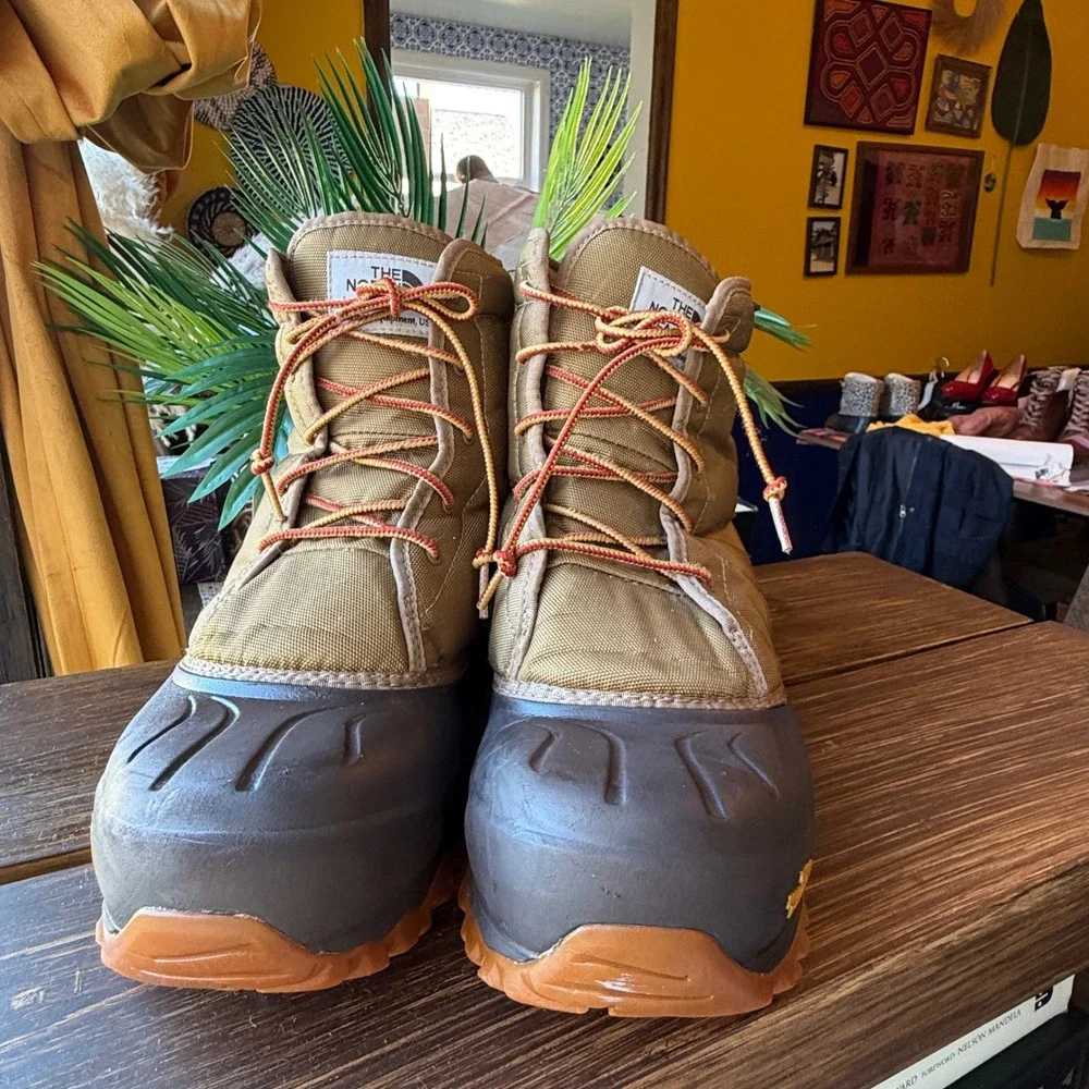 The North Face Chilkat Waterproof Insulated Snow Boots Tan Brown Mens